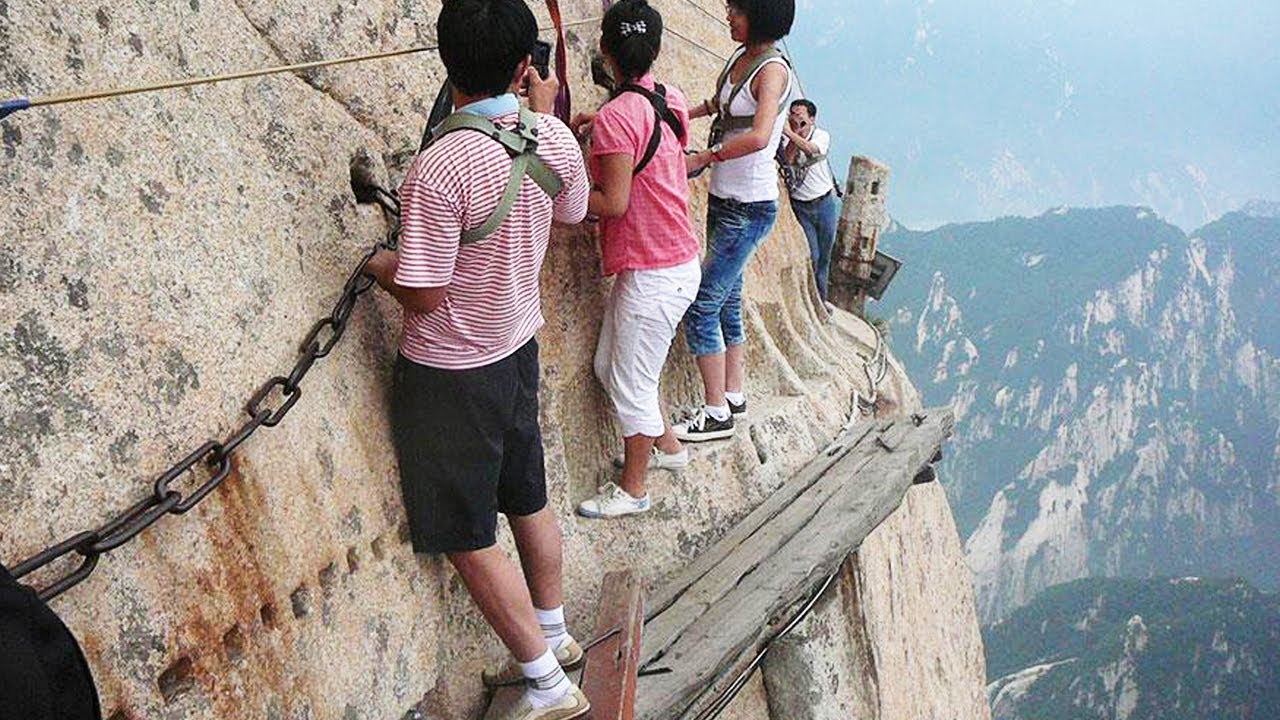 World's Most Dangerous Hiking Trail on Mount Huashan - YouTube